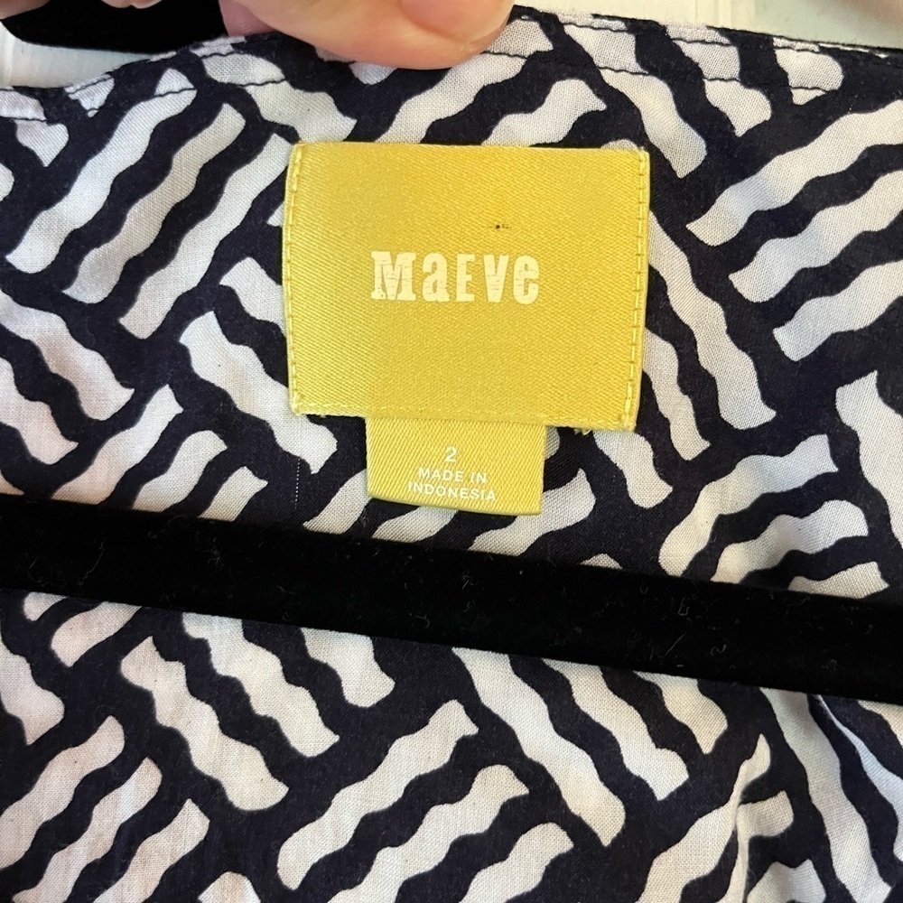 Maeve Sleeveless Navy and White Patterned Top Size 2 - Picture 3 of 5